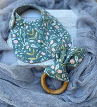 Load image into Gallery viewer, Ditzy Floral teething ring