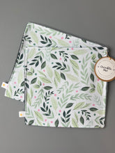 Load image into Gallery viewer, Fern and Fronds Crinkle Toy