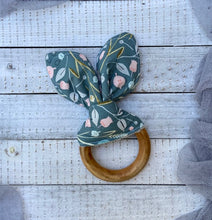 Load image into Gallery viewer, Ditzy Floral teething ring
